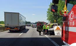Terrore al cantiere, tir colpisce autocarro e poi si ribalta fuoristrada