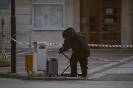 Fatto saltare il trolley: era pieno di vestiti