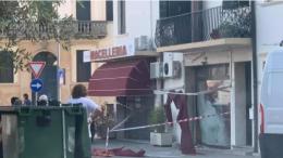 Bomba scoppia fuori da una macelleria: c’è l’ombra della mafia