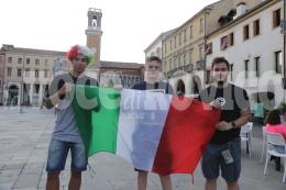 "Tricolori alle finestre per sostenere la Nazionale"