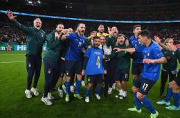 Niente maxischermo per evitare assembramenti