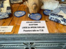 L'imprenditore vuole solo commesse 18enni: è ancora bufera
