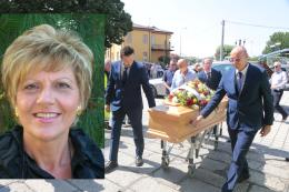 Una folla per l'addio al suo sindaco