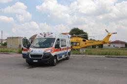 Choc in strada: 54enne si dà fuoco per protesta