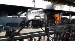 A fuoco una ex stalla, dentro attrezzi e legna