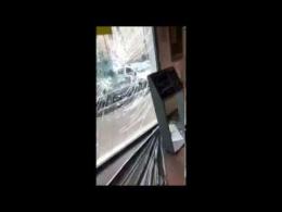Impazzisce e distrugge le Poste perchè non c'erano più soldi nel bancomat