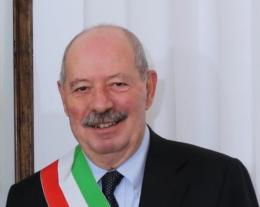 Sindaco pesantemente minacciato e insultato sui social e per mail