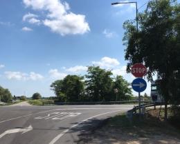 "Via Adige, una situazione di grave pericolo per immettersi in Romea"