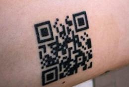 Si tatua il Qr code del Green Pass: "È stato come dipingere un momento particolare della mia vita"