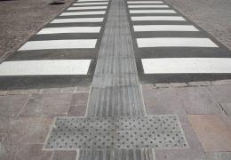 Attraversamenti pedonali e incroci accessibili anche ai non vedenti