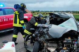 Spaventoso incidente sulla regionale, tutti vivi per miracolo