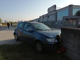 Schianto tra due auto in via Maestri del Lavoro