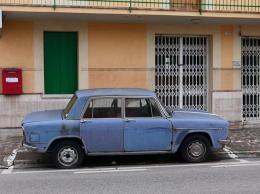 Auto parcheggiata nella stessa posizione dal 1974