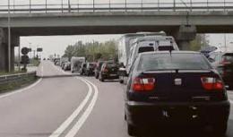 Mezzo in fiamme, Romea chiusa in entrambe le direzioni