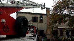 Incendio in azienda agricola, ore di lotta contro le fiamme