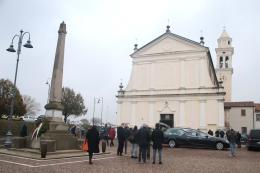 C'era tutto il paese per l'addio a Luciano