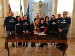 Ufficiale: collaborazione con gli angeli antiplastica