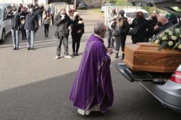 L'addio a Paolo, il poliziotto colpito dal Covid