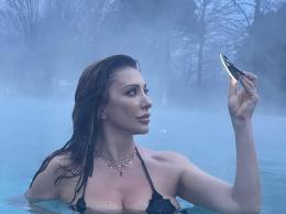 Sabrina Salerno alle terme manda i social in delirio