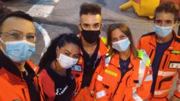 Grazie a loro, l'infermiere arriva a casa
