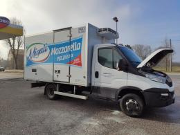 In fumo il furgoncino dei formaggi 