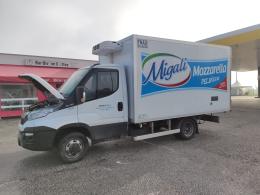 Paura in via Passetto, camion di formaggi in "fumo"