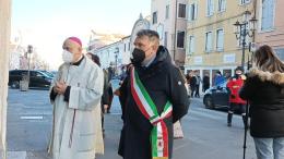 La Marcia della Pace, vescovo e sindaco a fianco per i ragazzi