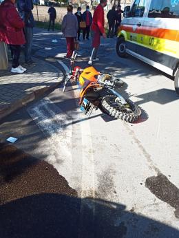 Scontro auto - moto, ferito un ragazzo