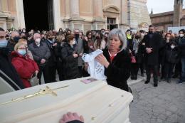 In centinaia per Gabriele: "Eri unico e speciale"