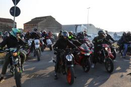 Un esercito di scooter, moto e auto: in onore di Gabriele