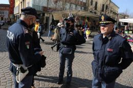 Tra la gente, per le donne