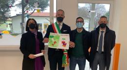 I bimbi cantano l'Inno di Mameli per accogliere la giunta