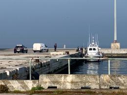 Si getta in laguna, muore 58enne