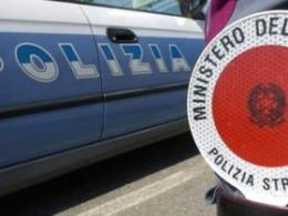 Violenza in famiglia: picchia la moglie davanti ai figli 