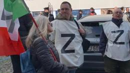 I No Green Pass ora sfilano con la "Z" di Putin
