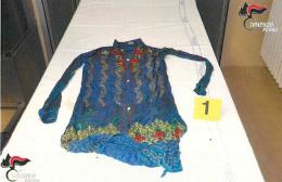Ecco gli abiti della donna fatta a pezzi: chi li riconosce chiami i Carabinieri