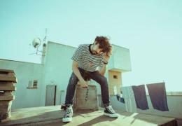 La favola urbana di Pool Junior: ecco il suo nuovo singolo "Una vita perfetta" 