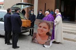 Strappata alla vita a 47 anni: il saluto alla giovane prof