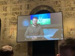 Zelensky alla Biennale: "Difendete la libertà con l'arte"