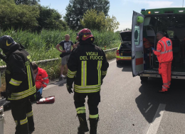 Auto cappottata, grave una 92enne