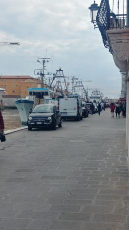 La città "scoppia" di turisti