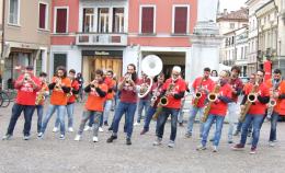 Energia e passione senza confini con la Marching band diretta da Dario Cecchini