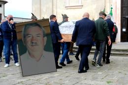 Muore in vacanza, ultimo saluto al grande Alpino