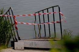 Si distacca il pontile, arrivano i pompieri