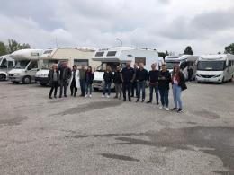 In campeggio sull'acqua, l'idea spopola
