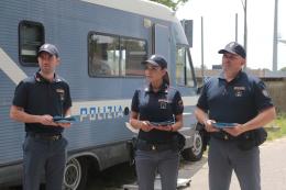 La polizia tra i ragazzi per proteggerli e informarli 
