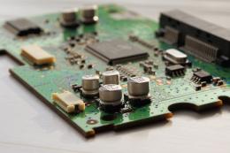 Circuiti elettronici: l'importanza del transistor a giunzione bipolare