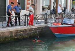 Accoltellato in pieno giorno a Venezia