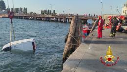 Furgone vola nel canale davanti al mercato ittico