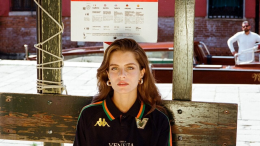 Il Venezia presenta la nuova maglia anni '90